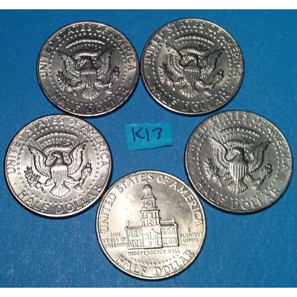1 Bicentennial & 4 reg Kennedy Half Dollar Coins - Picture 2 of 2